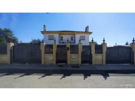 Chalet en venta en Palomares del Río photo 0