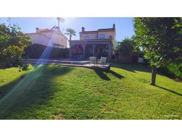 Chalet unifamiliar en venta en Palomares del Río photo 0