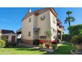 Chalet unifamiliar en venta en Palomares del Río photo 0