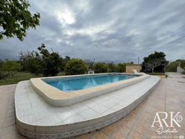 ESPECTACULAR CASA CON TERRENO photo 0