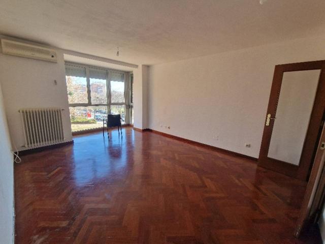Piso en alquiler en Moscardó(28045) photo 0