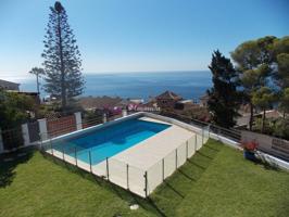 LA HERRADURA- CHALET CON ESPLENDIDAS VISTAS, PISCINA Y JARDIN. ALQUILER DE TEMPORADAS LARGAS 3 MESES MIN. photo 0