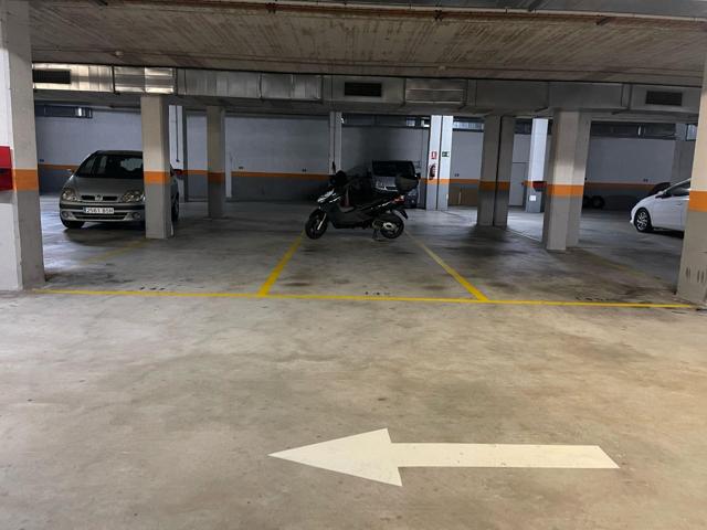 Plaza de Garaje y trastero frente a El Corte Inglés Santander photo 0