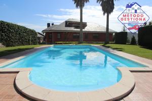 Chalet independiente en Camargo – Exclusiva propiedad con piscina y finca de 2.000 m² photo 0