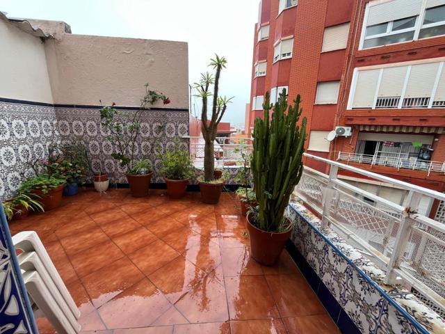 Piso semicentrico con terraza. EN PERIODO DE PUJAS AL ALZA HASTA EL DIA 20-05. photo 0