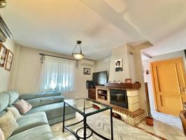 Adosado en venta en Urbanización Perenholas – Tranquilidad y espacio para toda la familia photo 0