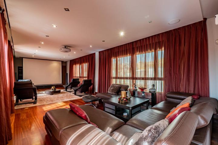 🏡 Chalet de Lujo en Rinconcillo – Exclusividad a un Paso del Mar photo 0