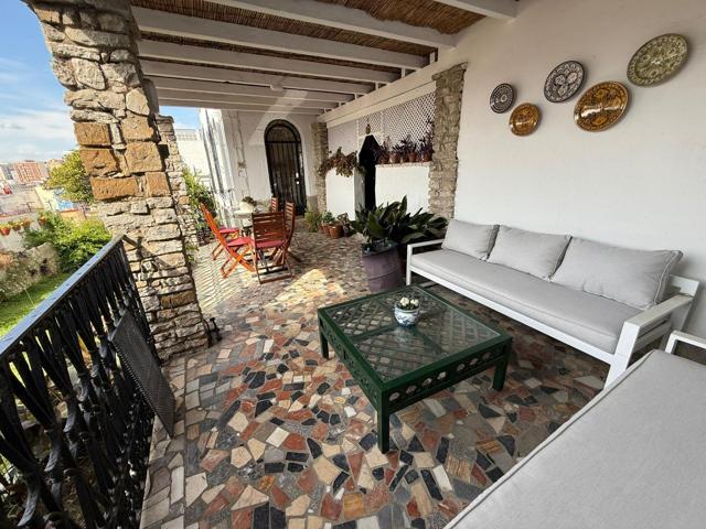Hogar con Encanto de 4 Dormitorios en Alexander Henderson photo 0
