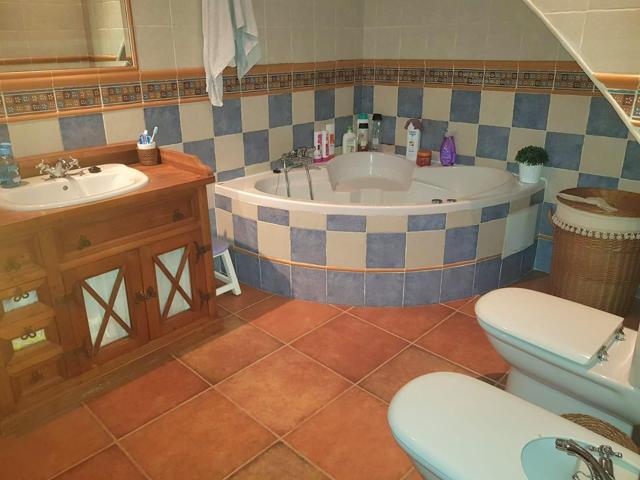 Casa totalmente reformada con patio y terraza en zona Salesianos, Algeciras photo 0