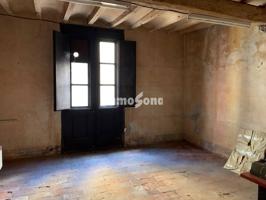 Edificio en venta en Olot photo 0