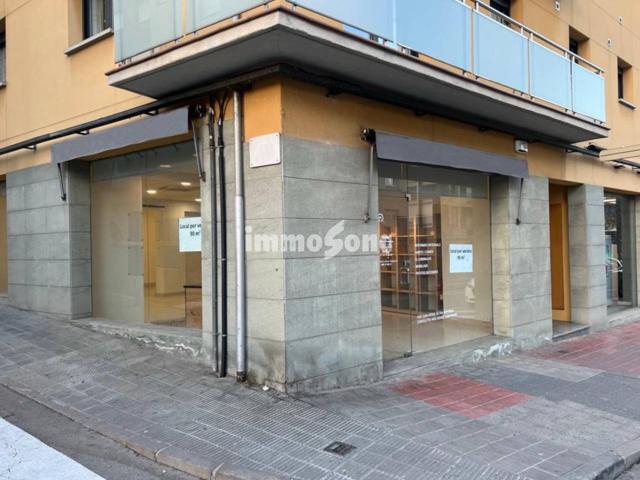 Local comercial en venta en Manlleu photo 0