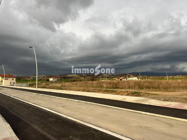 PARCELA INDUSTRIAL EN MANLLEU photo 0