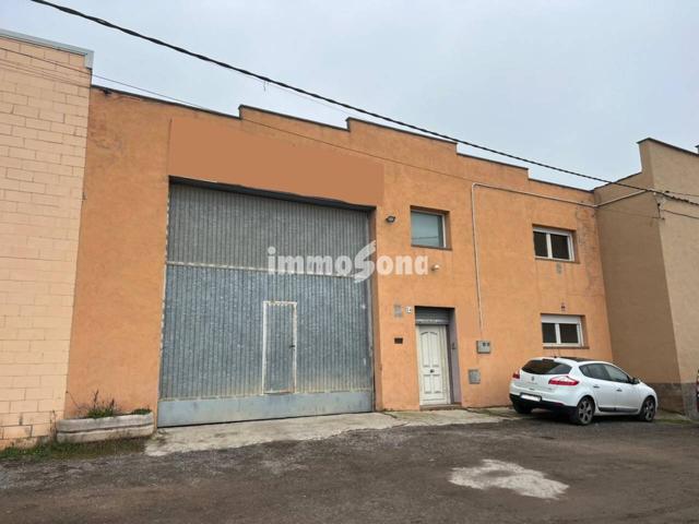 Nave en venta en Manlleu photo 0