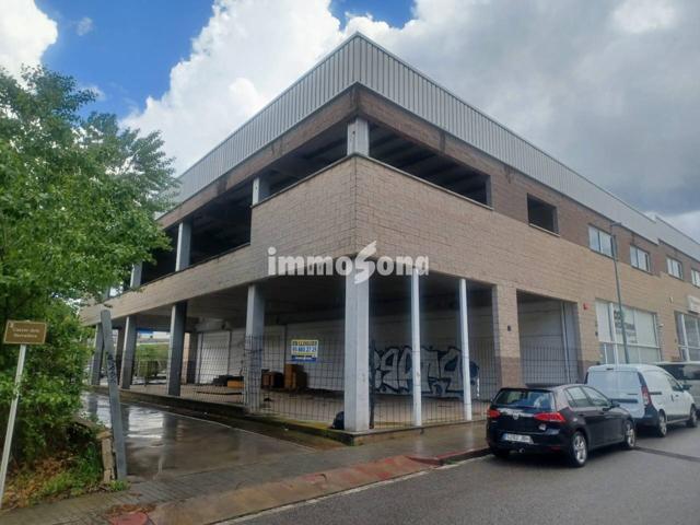 NAVE EN VENTA EN TONA photo 0