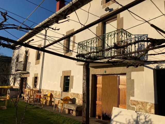 Edificio en venta en Villasana de Mena photo 0