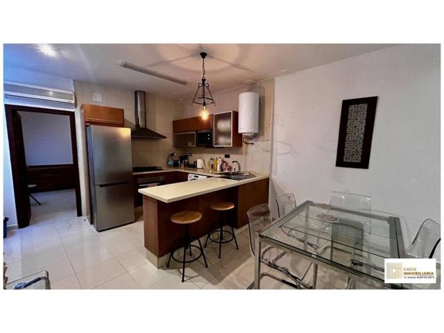 Venta de piso de 3 dormmitorios con ascensor en Cádiz Capital, zona centro photo 0
