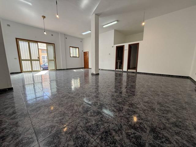 SE ALQUILA BONITO Y AMPLIO LOCAL photo 0