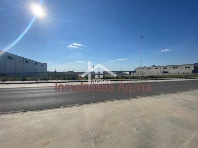 Terreno industrial en venta en Lucena photo 0