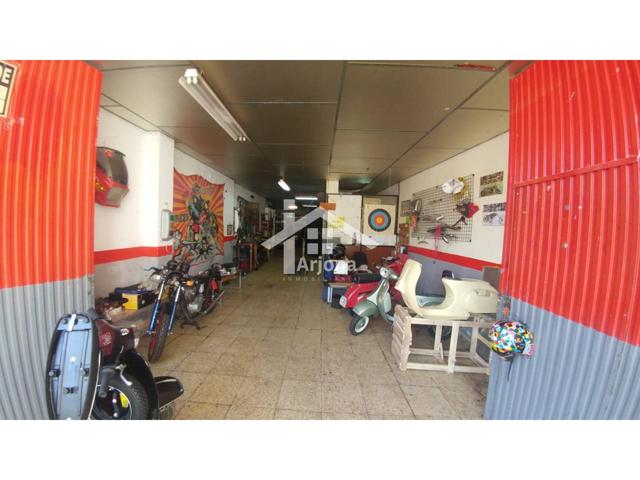 Local comercial en venta en Lucena photo 0