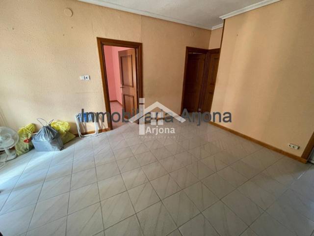 Piso en venta en Lucena photo 0