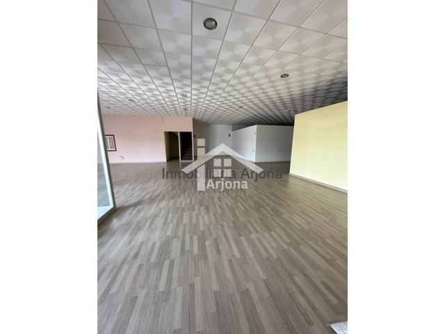 Nave comercial en alquiler en Lucena photo 0