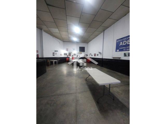 Nave comercial en venta en Lucena photo 0
