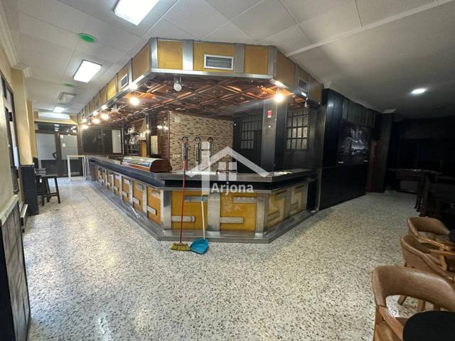 Edificio en venta en Lucena photo 0