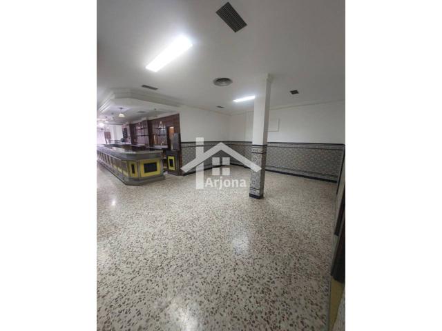 Local en venta en Lucena photo 0