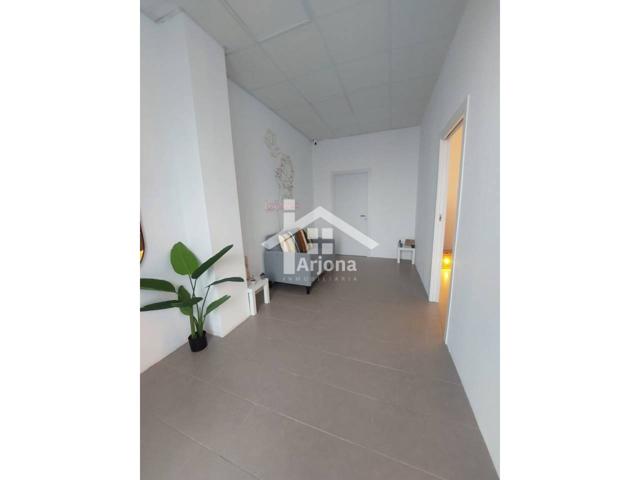Local en venta en Lucena photo 0