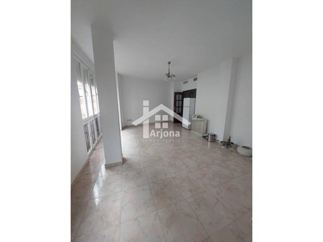Piso en venta en el centro de Lucena photo 0