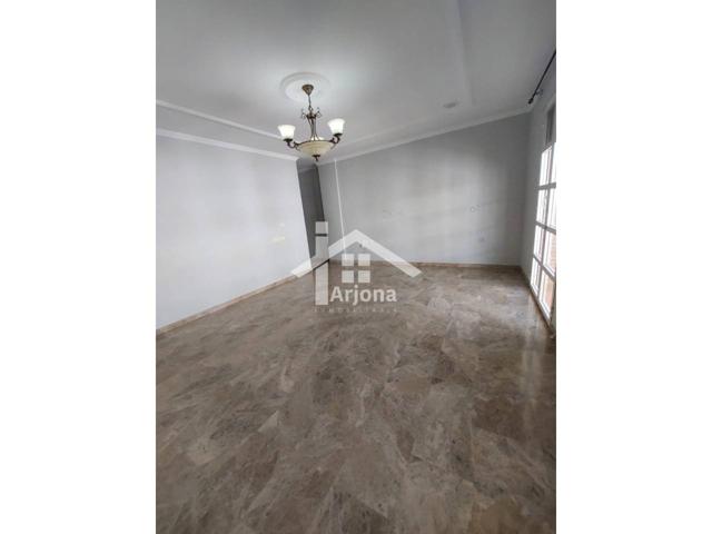 Piso en venta en Lucena photo 0