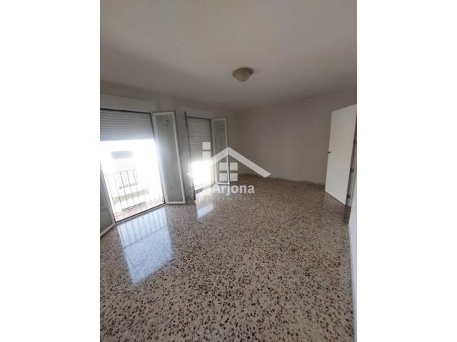 Piso en venta en Lucena photo 0