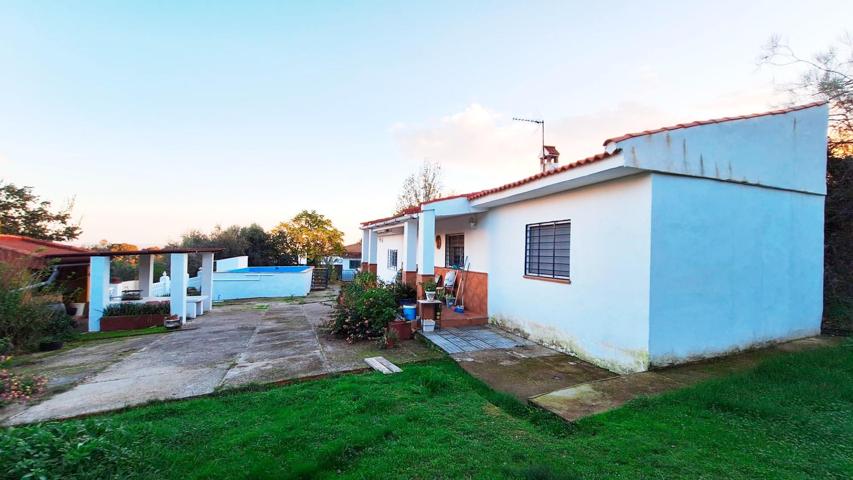 PARCELA DE 3400M2 EN CUEVAS BAJAS CON CASA Y PISCINA photo 0