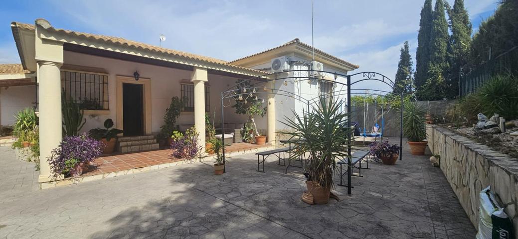 Impresionante Chalet en Urbanización Encinares de Alcolea con piscina y amplias estancias. photo 0