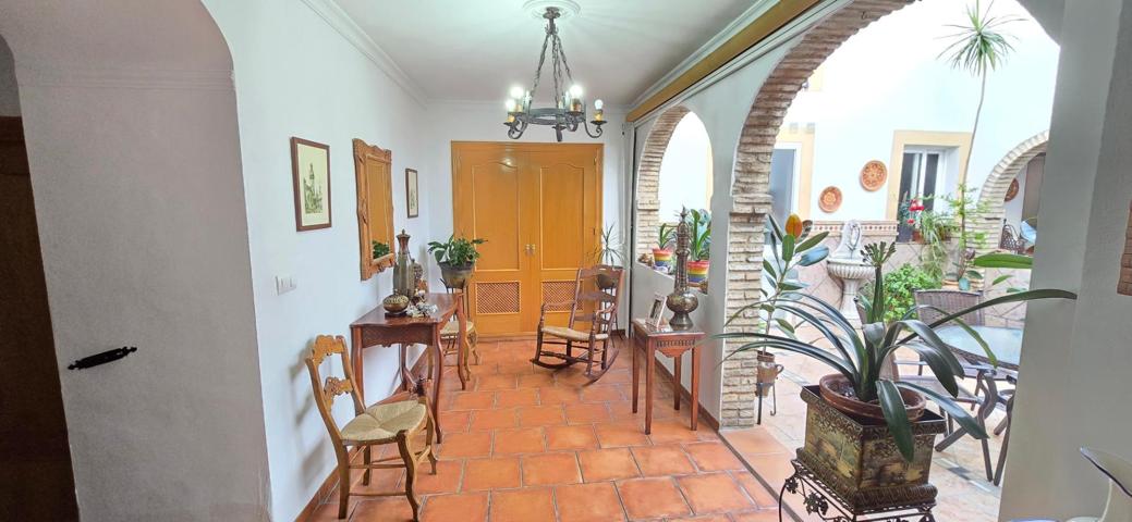 EXCLUSIVA CASA DE TRES PLANTAS EN EL CORAZÓN DE CÓRDOBA photo 0
