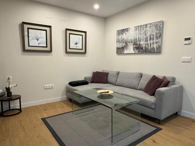 Piso de 2 dormitorios y 2 baños reformado íntegramente y en una ubicación extraordinaria. photo 0