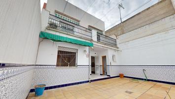 CASA ADOSADA, SITUADA EN LOS OLIVOS BORRACHOS. DE 4 DORMITOIROS, 2 BAÑOS, ASEO y AMPLIAS  TERRAZAS. photo 0