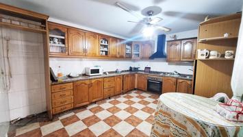 ¡¡ CASA DE DOS PLANTAS, CON 10 M2 DE FACHADA, CON AZOTEA Y PATIO, EN EL ZUMBACÓN !! photo 0