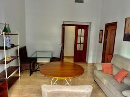 MAGNÍFICA VIVIENDA EN PLENO CENTRO, JUNTO A LOS JARDINES DE LOS PATOS. photo 0