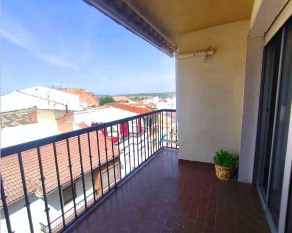 Amplio piso de 4 dormitorios y 2 baños en pleno corazón de Mengíbar (Jaén) photo 0