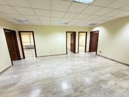 OFICINA LUJO AVDA GRAN CAPITAN ESQUINA VIAL CON GARAJE photo 0