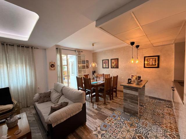 Oportunidad en La Victoria: Adosado con 4 Dormitorios y Espacios Extra photo 0