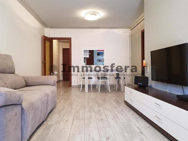 Piso con terraza en av. Barcelona photo 0