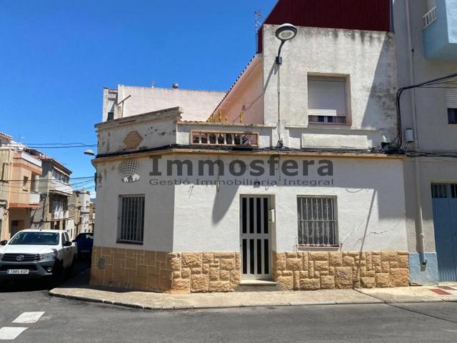 Casa esquinera céntrica en El Perelló photo 0