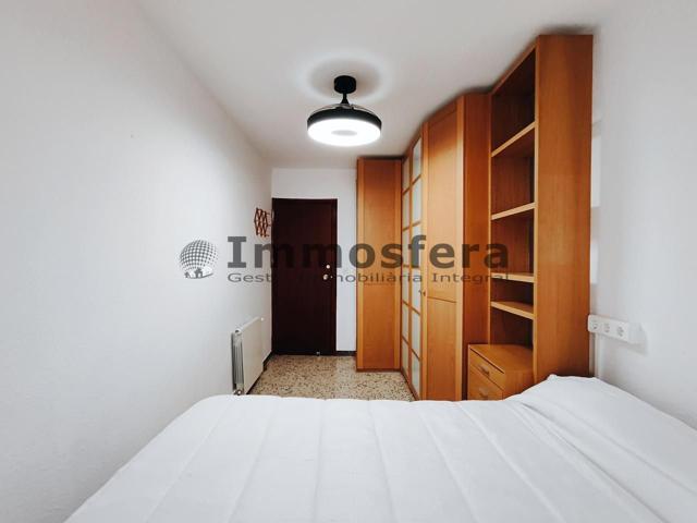 Se alquila habitación en zona de Roquetes photo 0