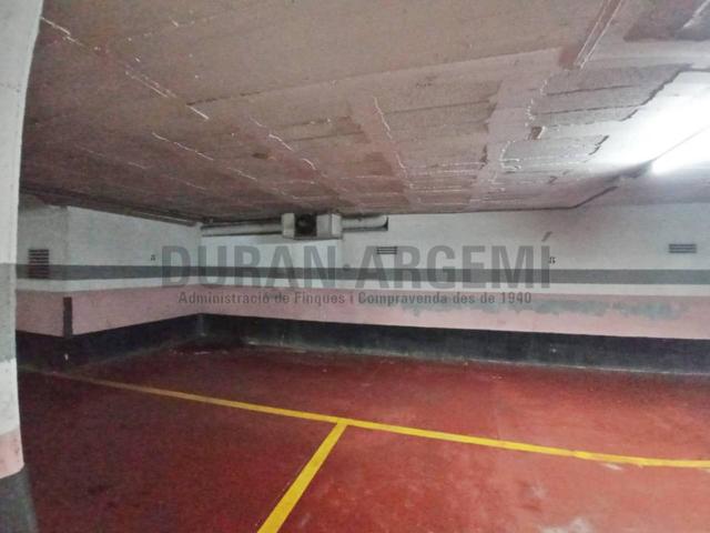 Plaza de Aparcamiento en Alquiler en Zona Escuelas photo 0