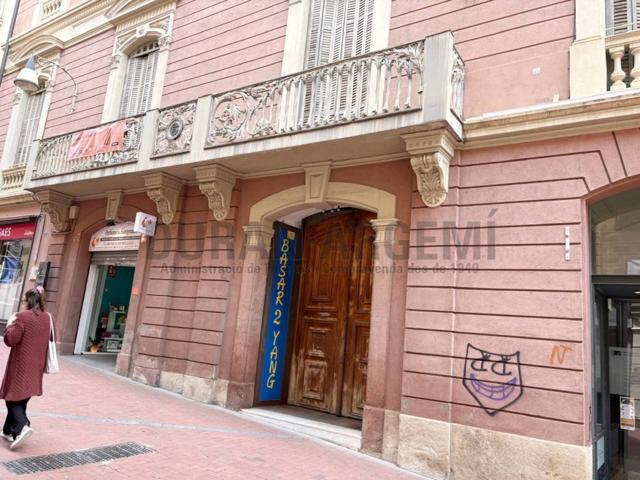 Local comercial en alquiler en el centro – Primera línea comercial photo 0