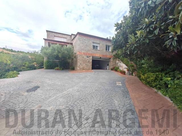 Magnífico chalet en venta en Castellar del Vallès photo 0