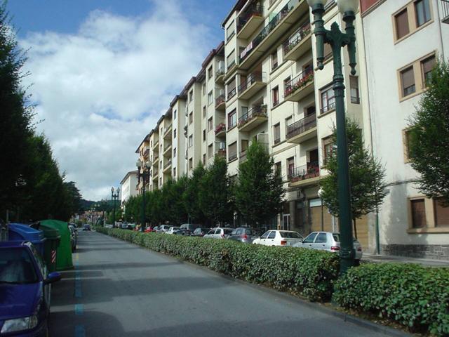 ALQUILER DE BONITO LOCAL EN AVDA. GIPUZKOA. photo 0