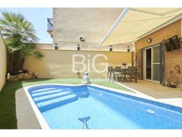 Casa en venta con piscina en Mataró photo 0